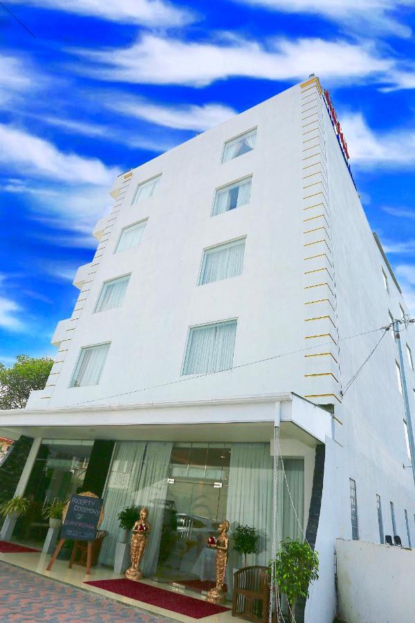 Hotel Nelly Marine Colombo Esterno foto