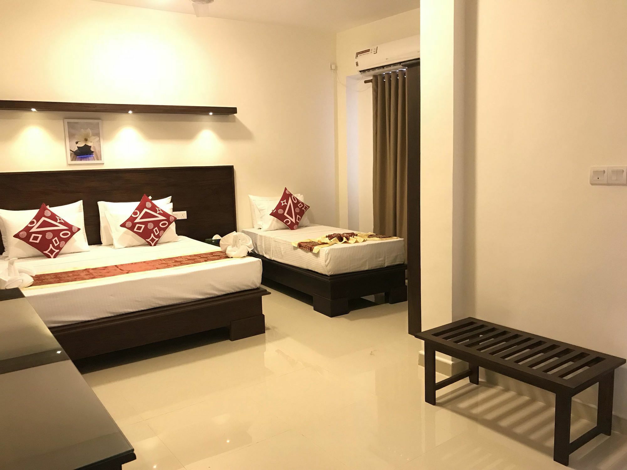 Hotel Nelly Marine Colombo Esterno foto