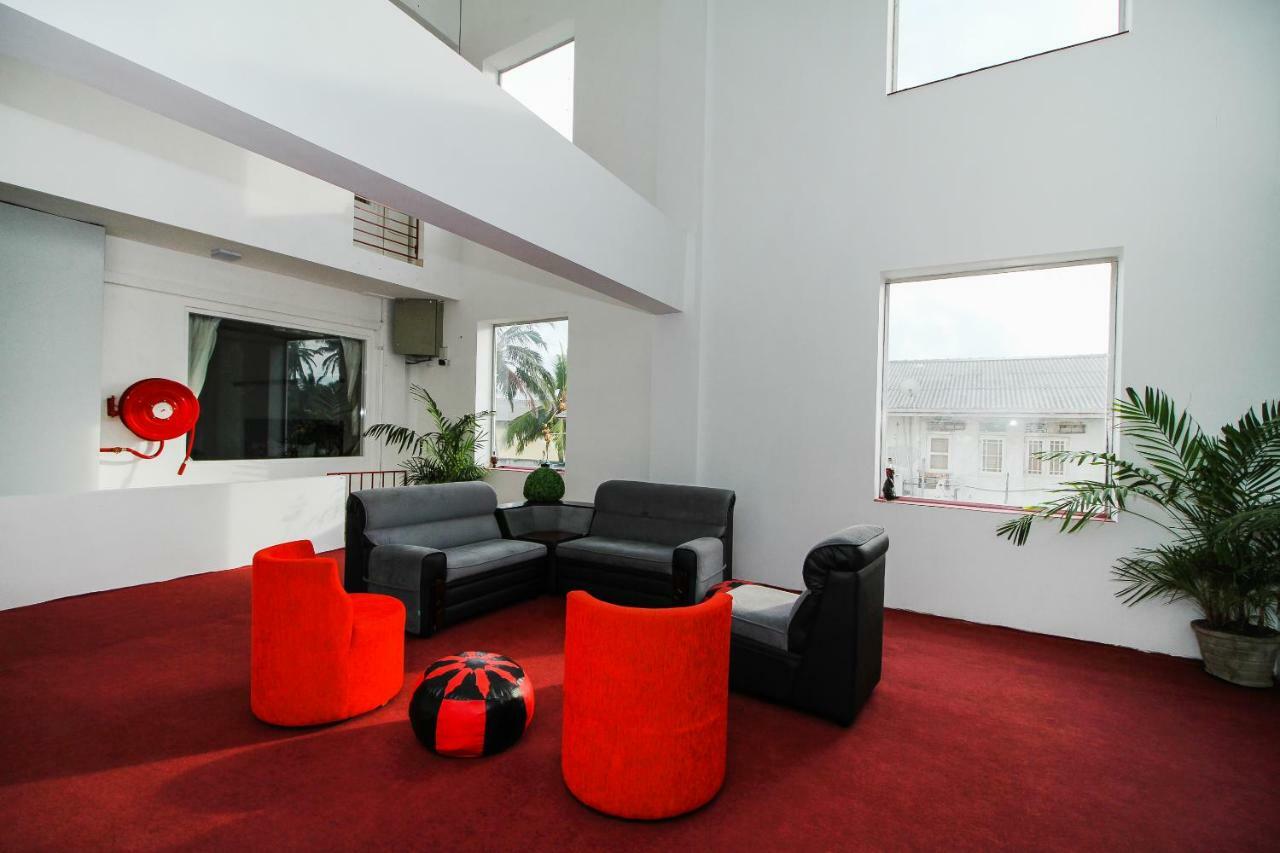 Hotel Nelly Marine Colombo Esterno foto
