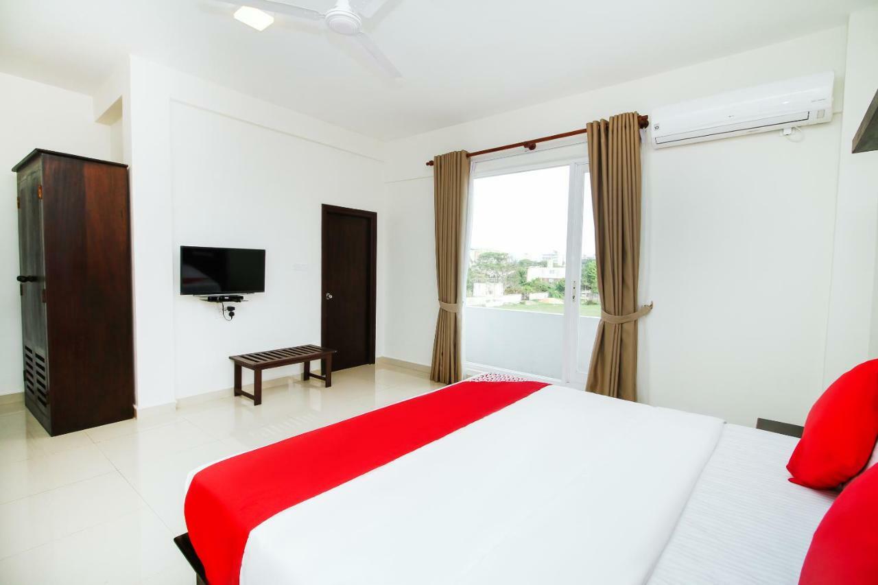 Hotel Nelly Marine Colombo Esterno foto