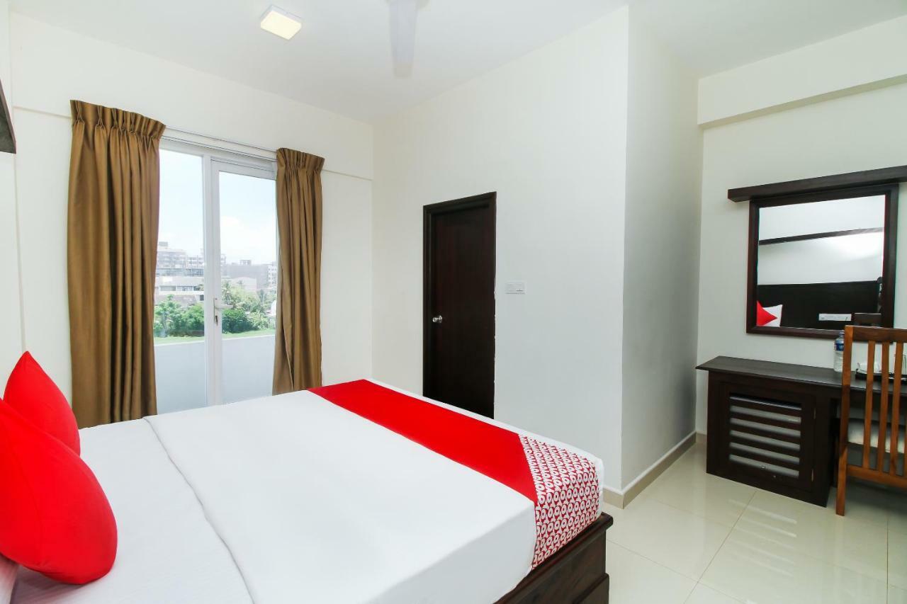 Hotel Nelly Marine Colombo Esterno foto