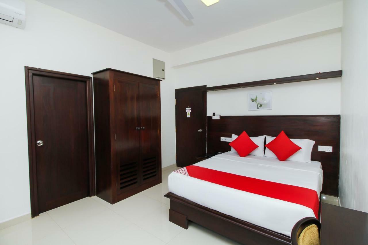 Hotel Nelly Marine Colombo Esterno foto