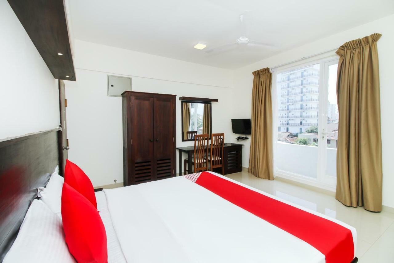 Hotel Nelly Marine Colombo Esterno foto