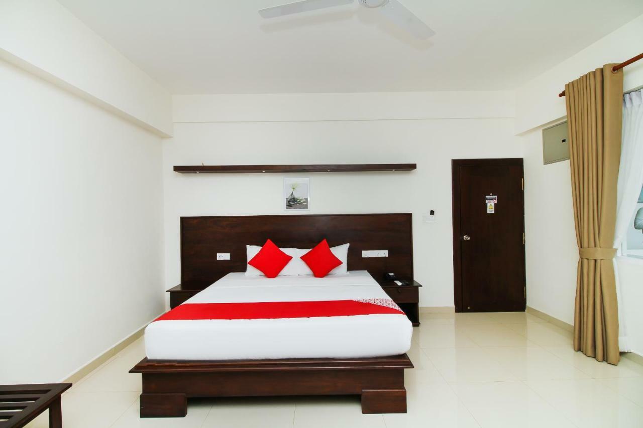 Hotel Nelly Marine Colombo Esterno foto