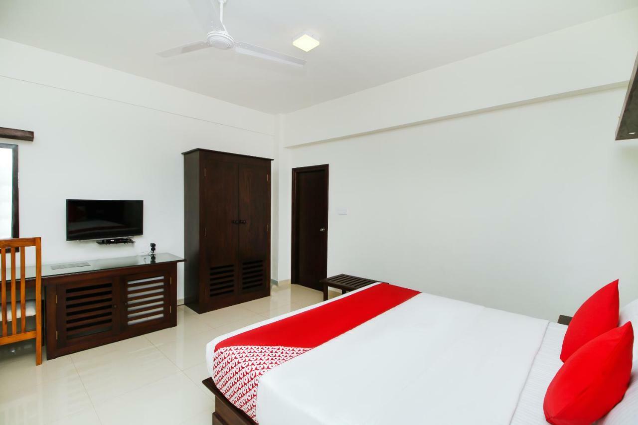 Hotel Nelly Marine Colombo Esterno foto