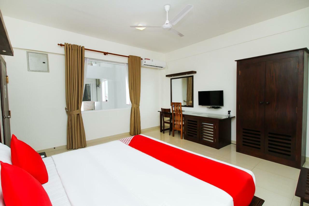 Hotel Nelly Marine Colombo Esterno foto