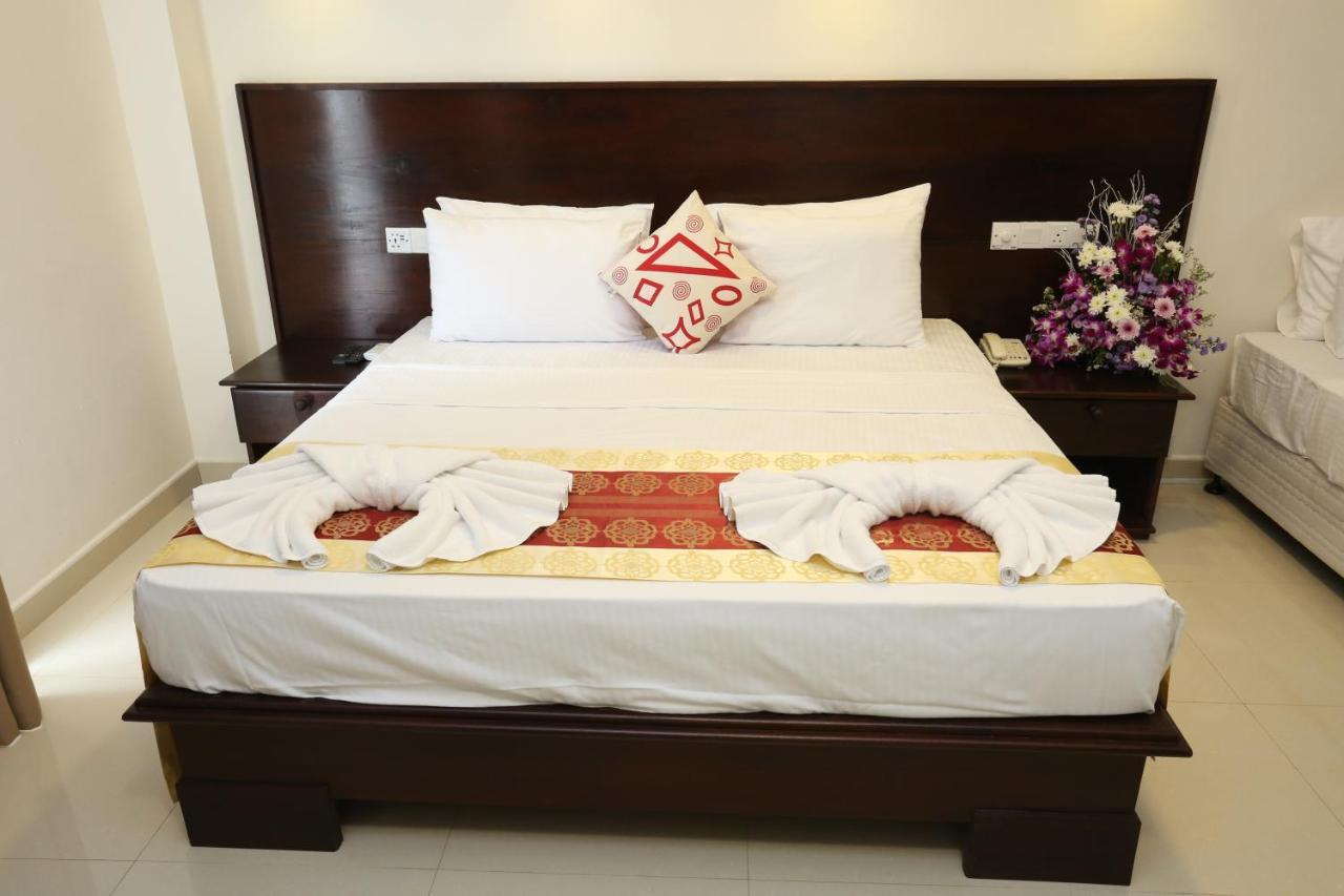 Hotel Nelly Marine Colombo Esterno foto