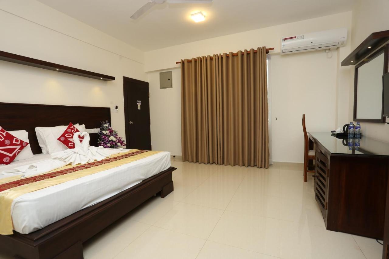 Hotel Nelly Marine Colombo Esterno foto