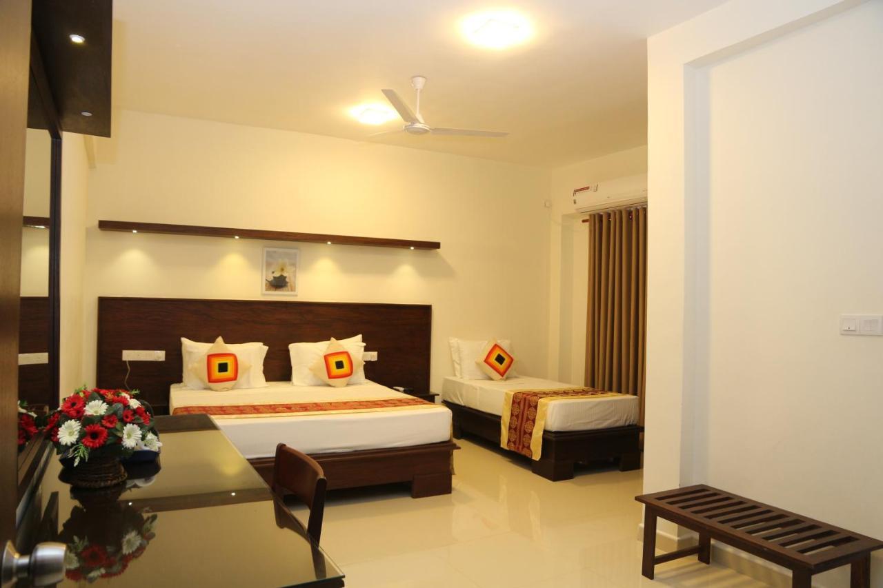 Hotel Nelly Marine Colombo Esterno foto
