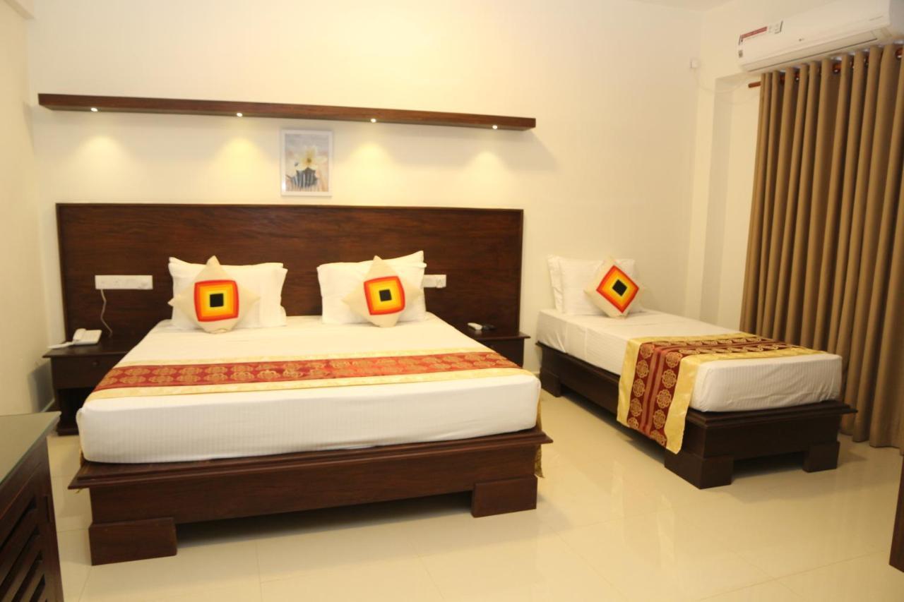Hotel Nelly Marine Colombo Esterno foto