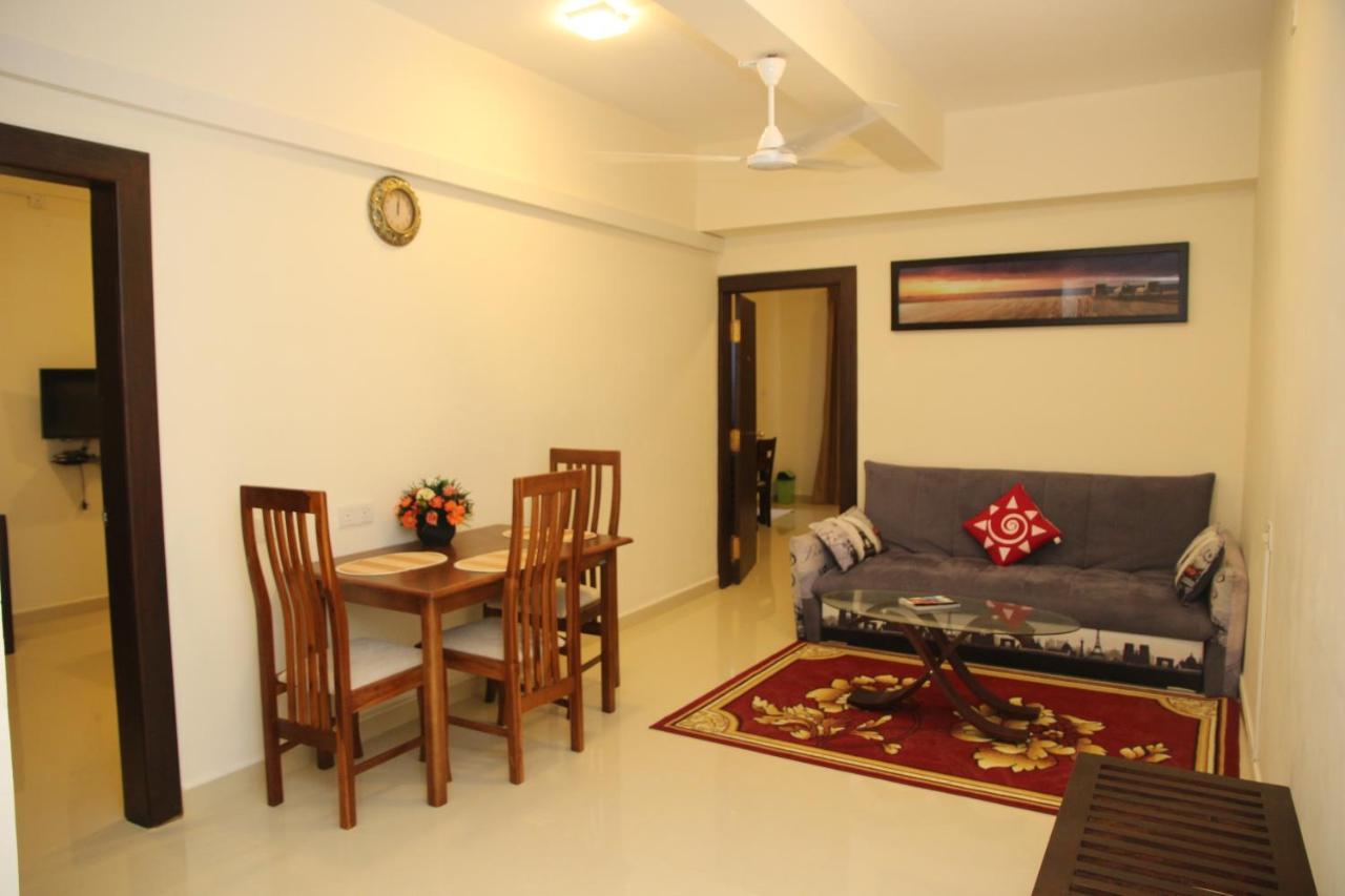 Hotel Nelly Marine Colombo Esterno foto