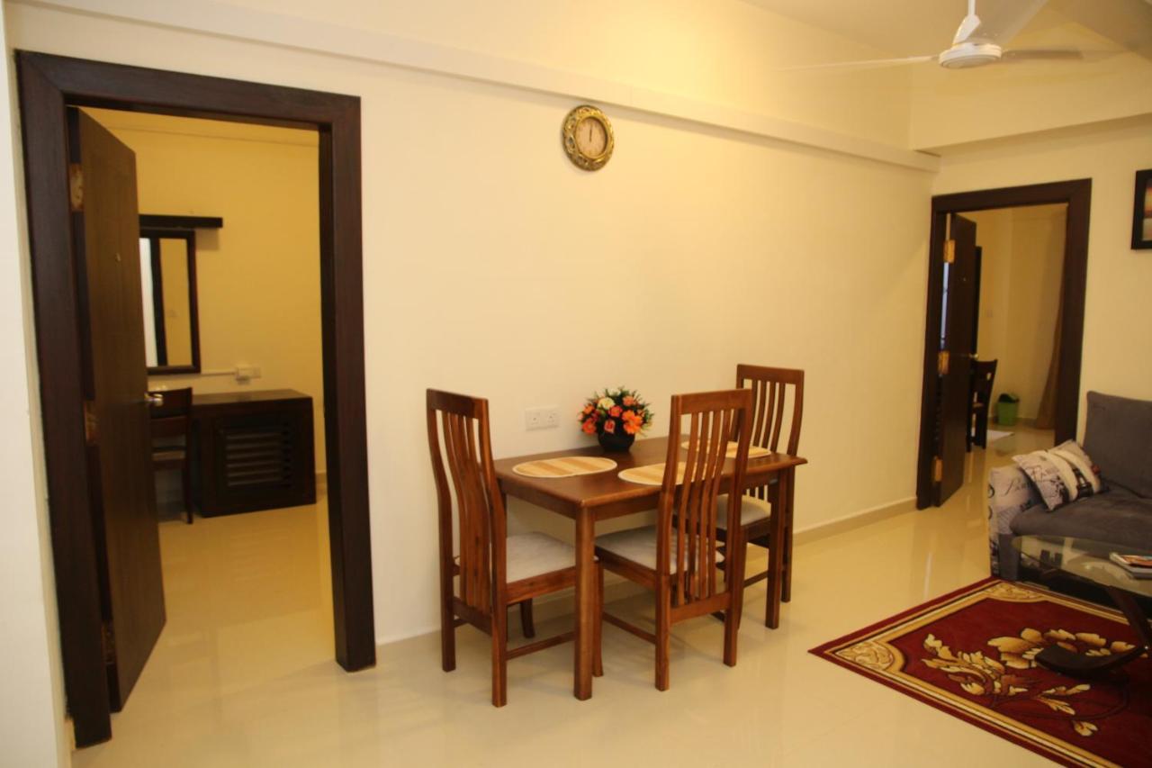 Hotel Nelly Marine Colombo Esterno foto